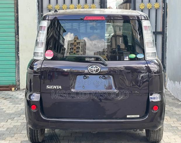 Toyota Sienta 2013 Black
