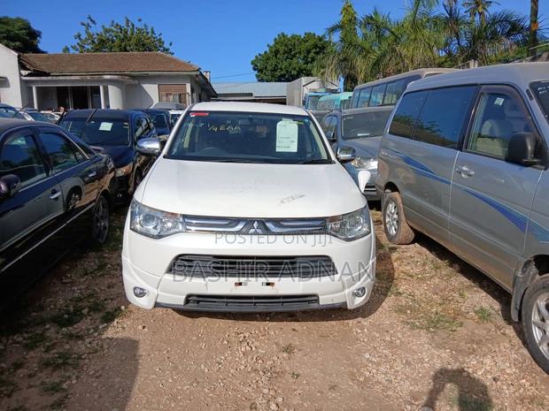 Mitsubishi Outlander 2013 White