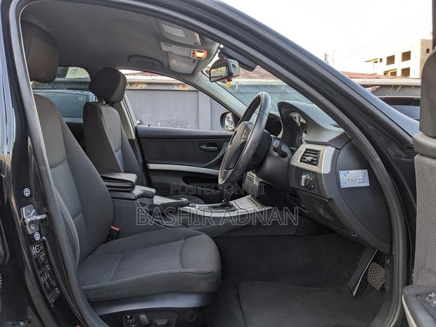 BMW 3 Series 320i RWD 2010 Black