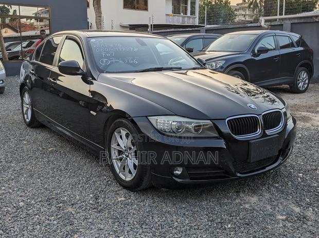 BMW 3 Series 320i RWD 2010 Black