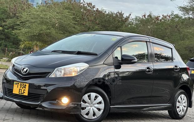 Toyota Vitz 2012 Black