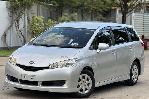 Toyota Wish 2010 Silver