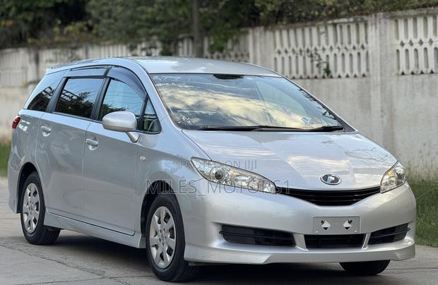 Toyota Wish 2010 Silver