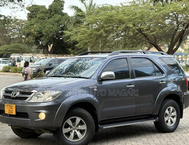 Toyota Fortuner 2006 Gray