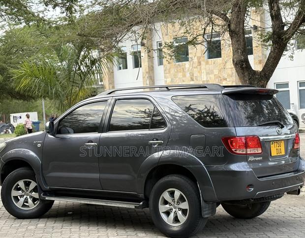 Toyota Fortuner 2006 Gray