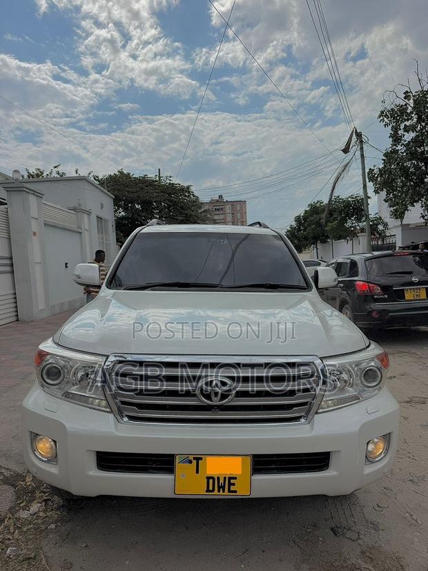 Toyota Land Cruiser 2012 White