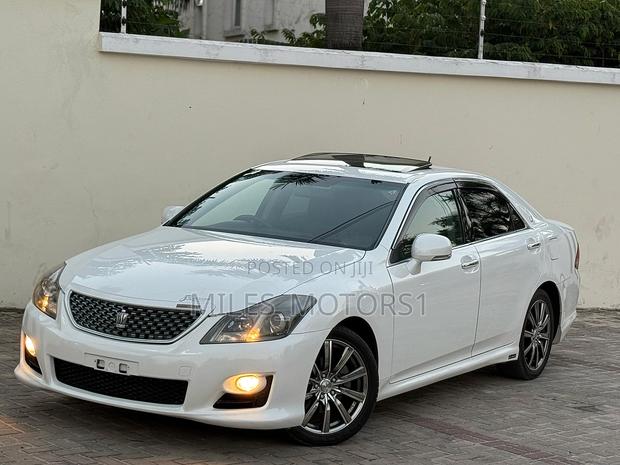 Toyota Crown 2009 White