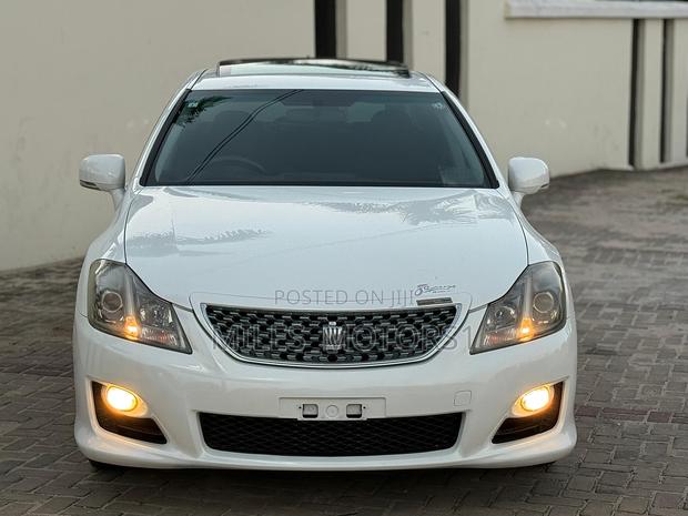 Toyota Crown 2009 White