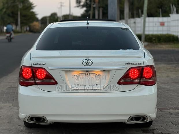 Toyota Crown 2009 White