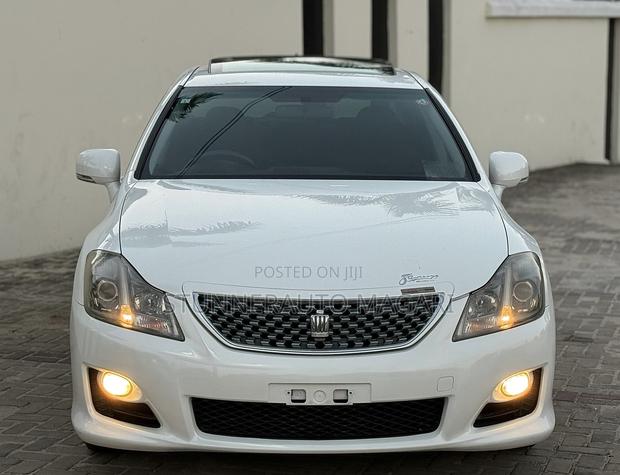 Toyota Crown 2009 Pearl