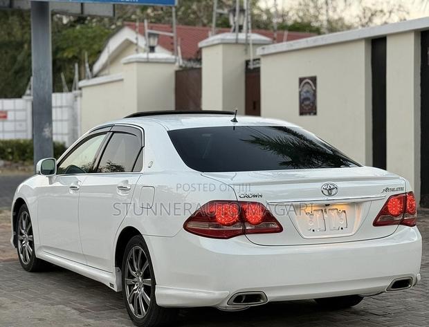 Toyota Crown 2009 Pearl