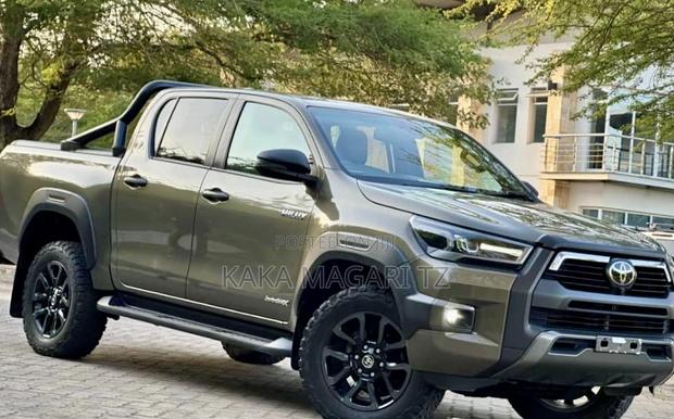 Toyota Hilux 2023 Green