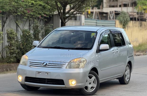 Toyota Raum 2007 Silver