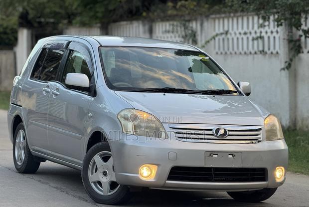 Toyota Raum 2007 Silver