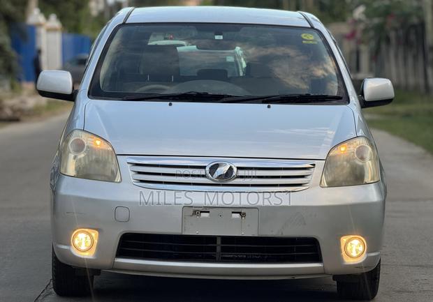 Toyota Raum 2007 Silver