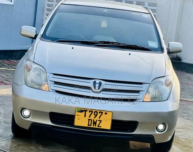 Toyota IST 2003 Silver