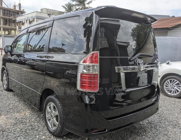 Toyota Noah 2010 Black