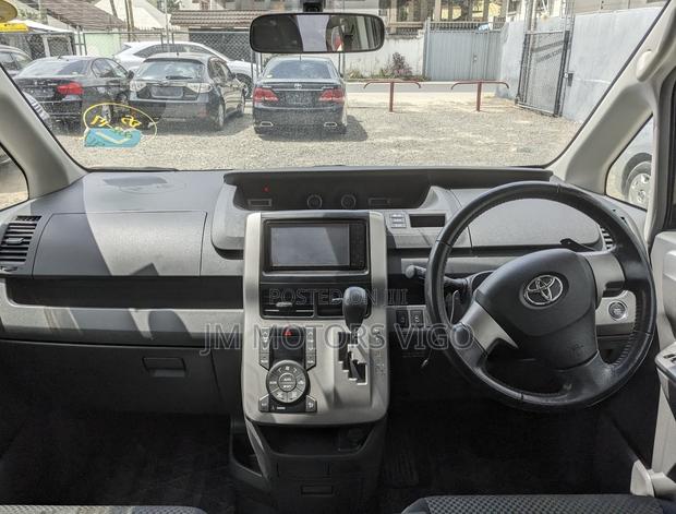 Toyota Noah 2010 Black