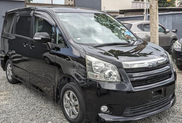 Toyota Noah 2010 Black