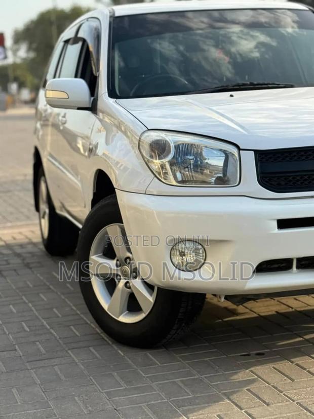 Toyota RAV4 2005 White