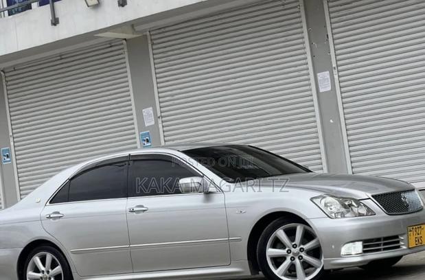 Toyota Crown 2004 Silver