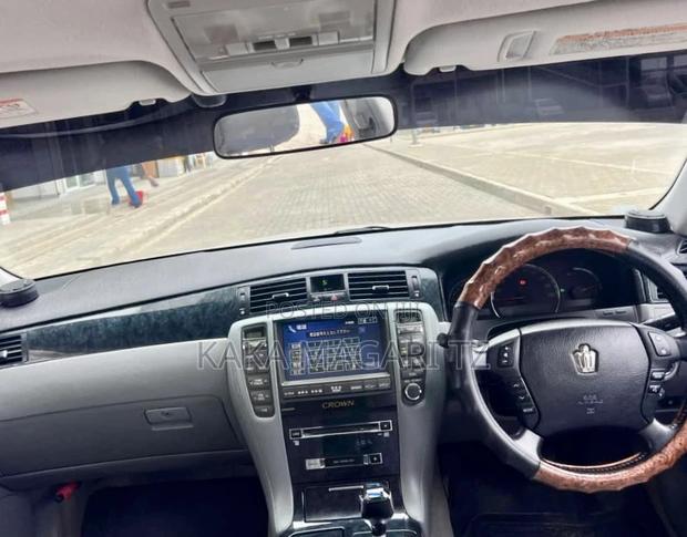 Toyota Crown 2004 Silver