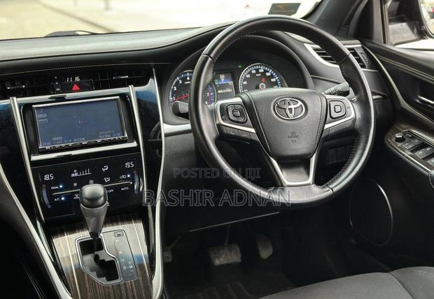 Toyota Harrier 2.0 2016 Black