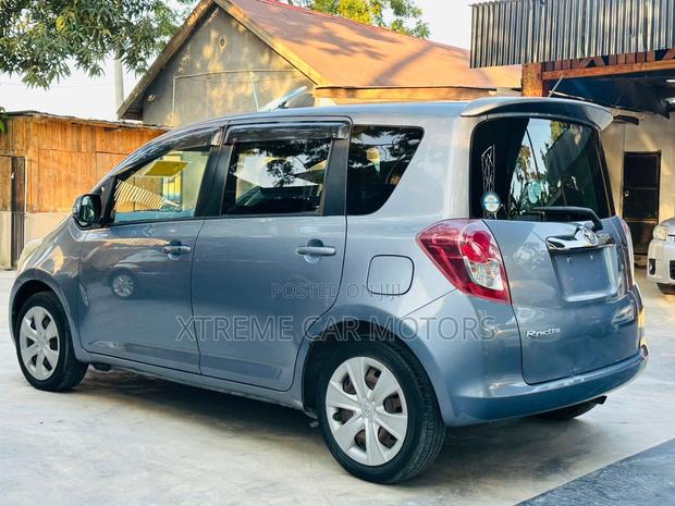 Toyota Ractis 2009 Blue