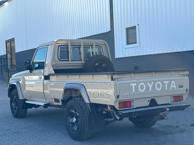Toyota Land Cruiser 2022 Beige
