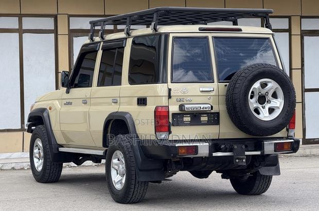 Toyota Land Cruiser 4.5 V8 DLX 2014 Beige