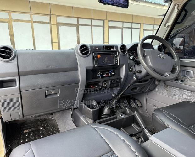 Toyota Land Cruiser 4.5 V8 DLX 2014 Beige