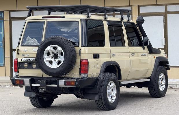 Toyota Land Cruiser 4.5 V8 DLX 2014 Beige