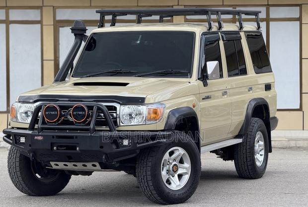 Toyota Land Cruiser 4.5 V8 DLX 2014 Beige