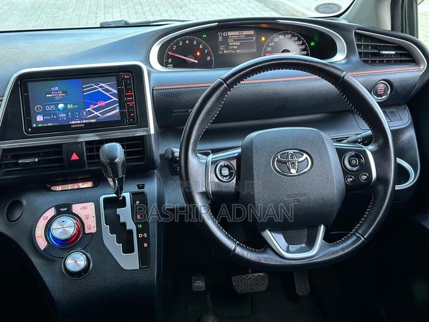 Toyota Sienta 1.5 FWD 2015 Black
