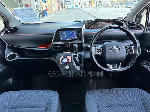 Toyota Sienta 1.5 FWD 2015 Black