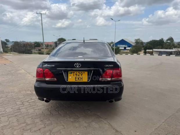 Toyota Crown 2006 Black