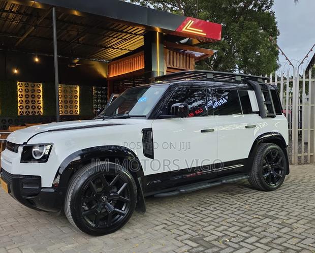 Land Rover Defender 2022 White