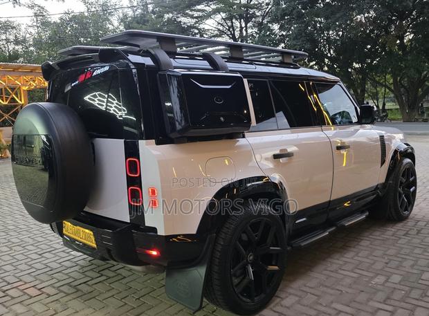 Land Rover Defender 2022 White