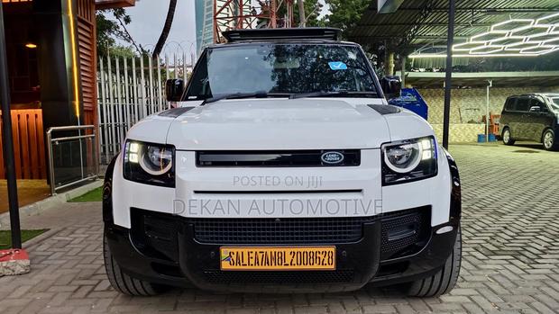 Land Rover Defender X-Dynamic SE 2023 White