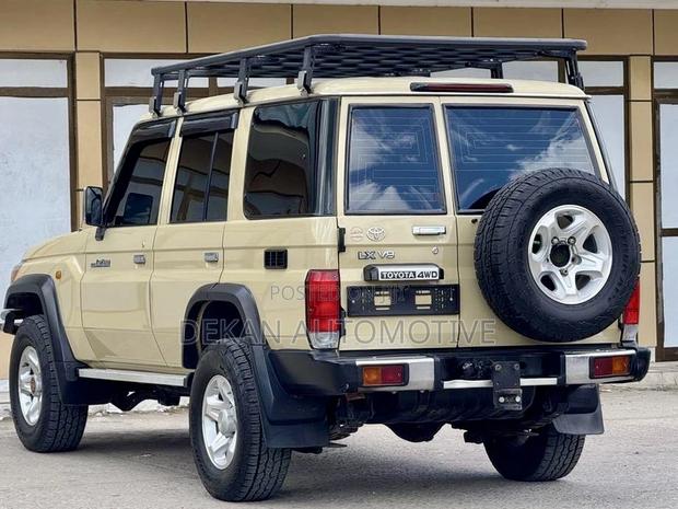 Toyota Land Cruiser 4.5 V8 DLX 2013 Beige