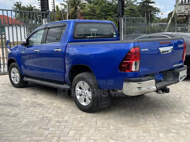 Toyota Hilux 2019 Blue