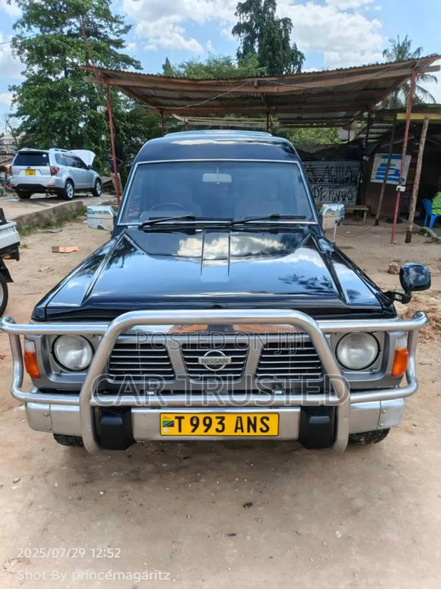 Nissan Patrol 1999 Black