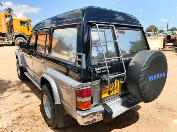Nissan Patrol 1999 Black