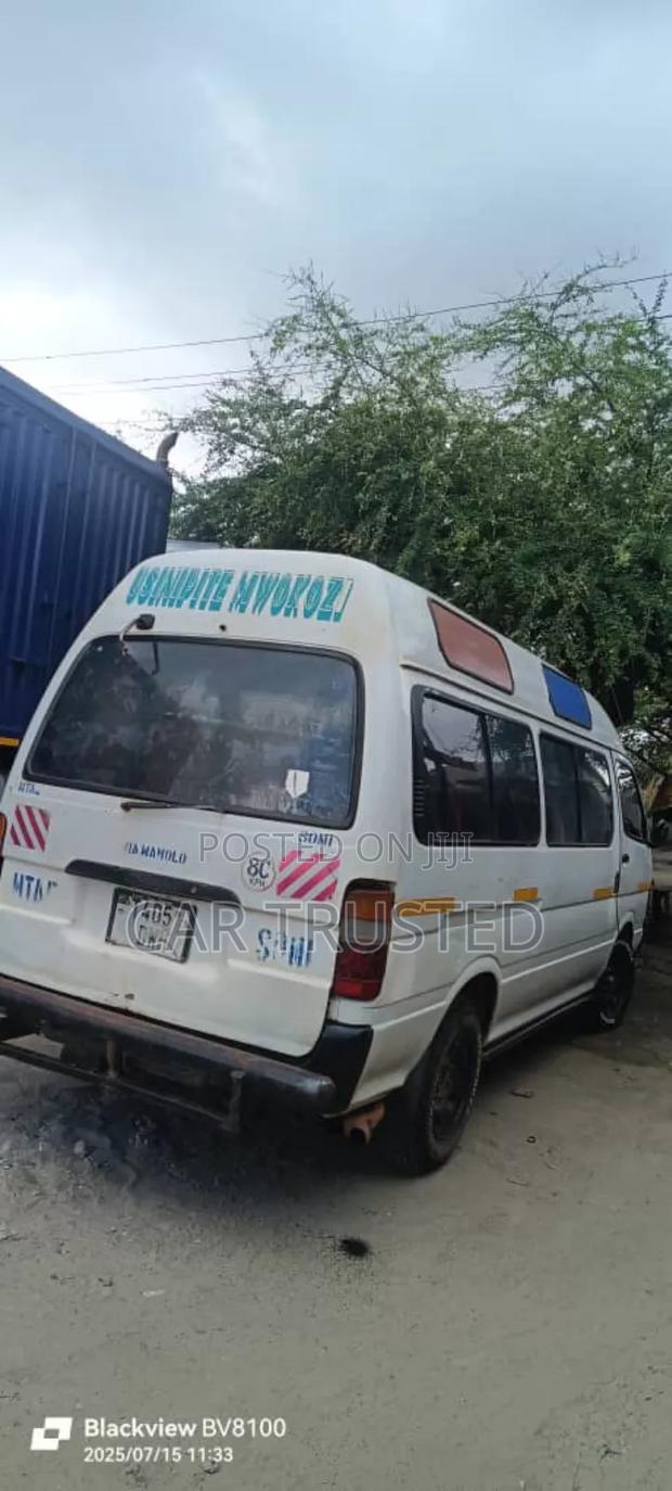 Toyota HiAce 2002 White