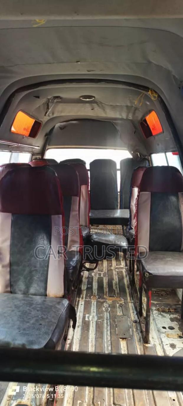 Toyota HiAce 2002 White