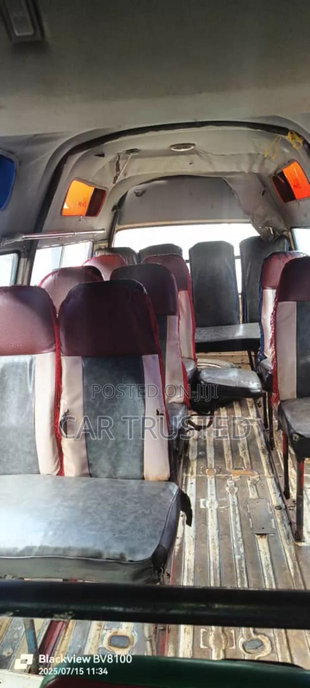 Toyota HiAce 2002 White