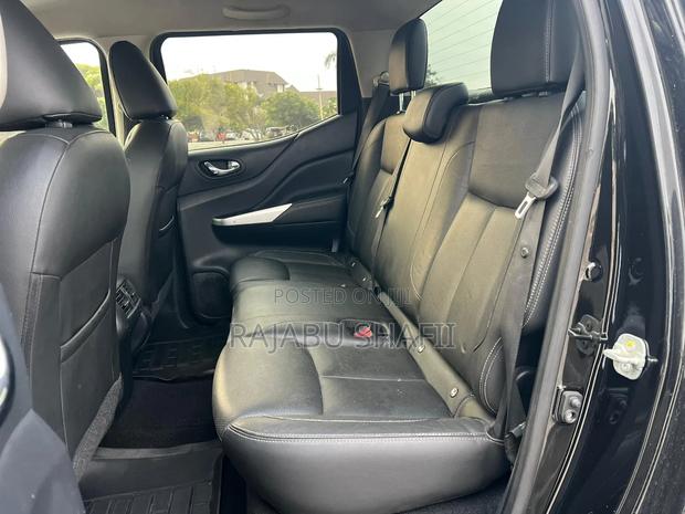 Nissan Navara 2020 Black