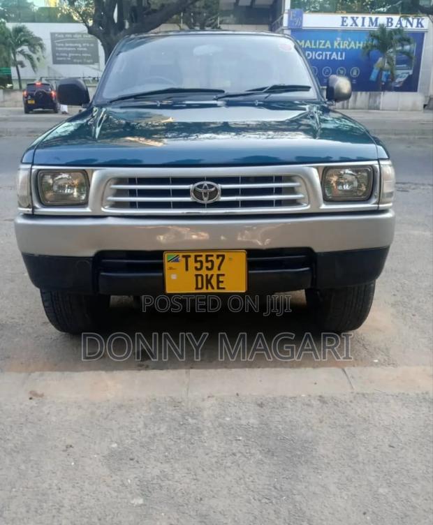 Toyota Hilux 2001 Green