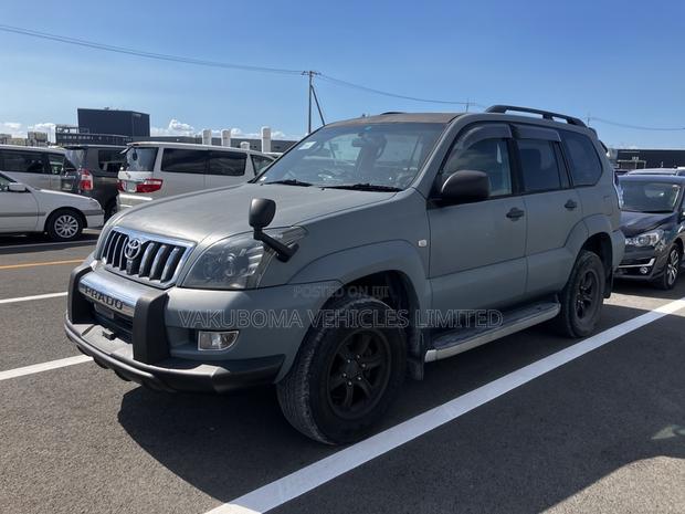 Toyota Land Cruiser Prado 2005 Gray