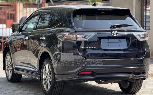 Toyota Harrier 2.0 2015 Black